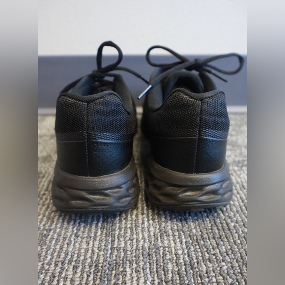 Nike Revolution 6 Running Shoes Size 7.5 Black - Picture 2 of 5